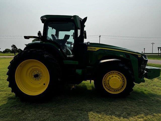 Image of John Deere 8R 230 equipment image 2