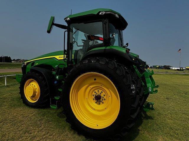 Image of John Deere 8R 230 equipment image 3