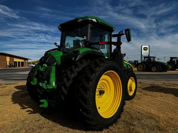 Image of John Deere 8R 230 equipment image 3