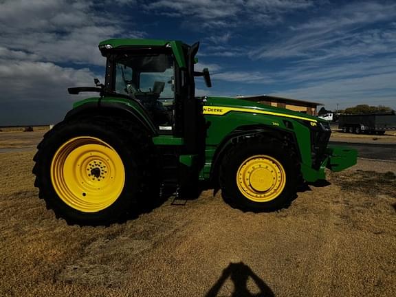 Image of John Deere 8R 230 equipment image 1