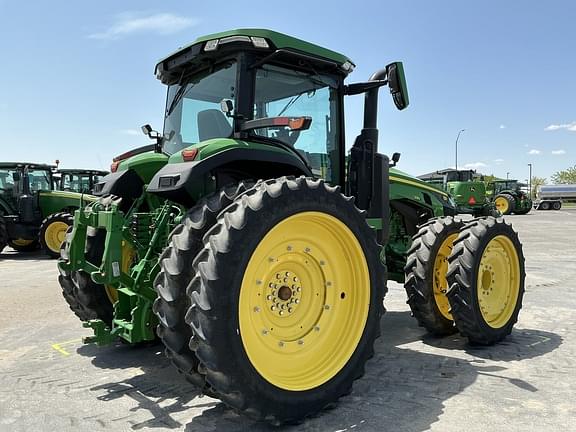 Image of John Deere 8R 230 equipment image 4