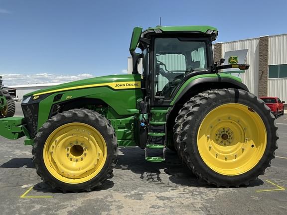 Image of John Deere 8R 230 equipment image 1