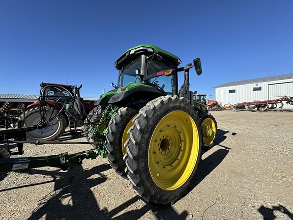 Image of John Deere 8R 230 equipment image 4