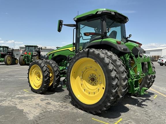 Image of John Deere 8R 230 equipment image 2