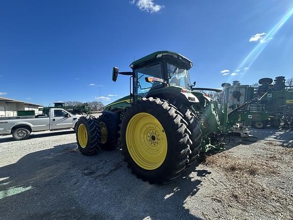 Image of John Deere 8R 230 equipment image 2