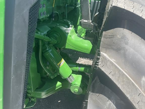 Image of John Deere 8R 230 equipment image 3