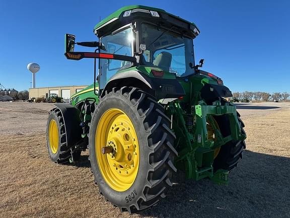 Image of John Deere 8R 230 equipment image 2