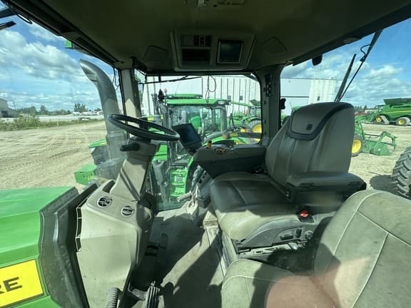 Image of John Deere 8R 230 equipment image 4