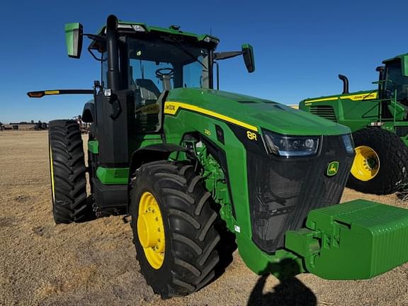 Image of John Deere 8R 230 equipment image 2