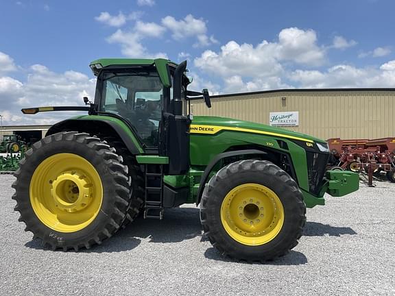 Image of John Deere 8R 230 equipment image 1