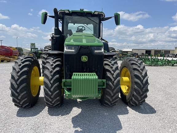 Image of John Deere 8R 230 equipment image 2