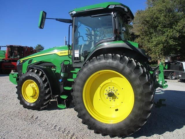 Image of John Deere 8R 230 equipment image 4