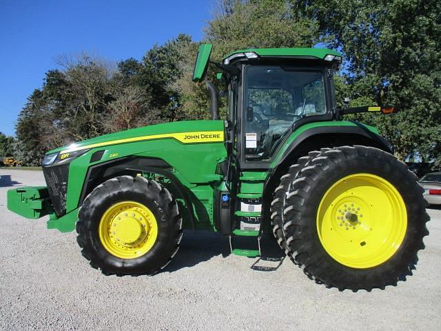 Image of John Deere 8R 230 equipment image 2