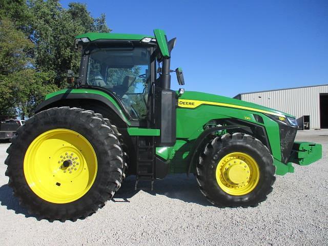 Image of John Deere 8R 230 equipment image 3