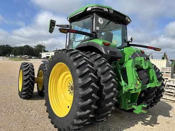 Image of John Deere 8R 230 equipment image 4