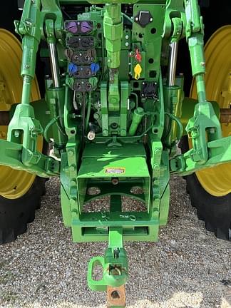 Image of John Deere 8R 230 equipment image 3