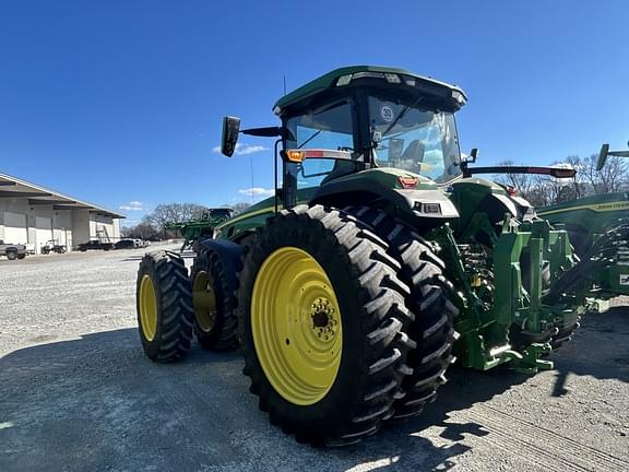 Image of John Deere 8R 230 equipment image 3