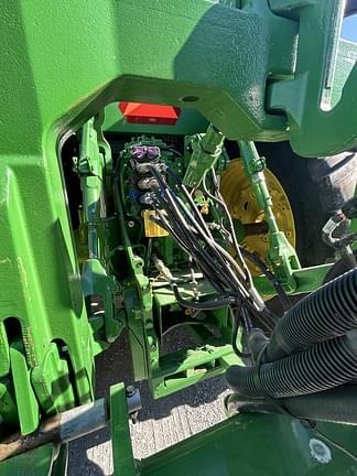 Image of John Deere 8R 230 equipment image 4