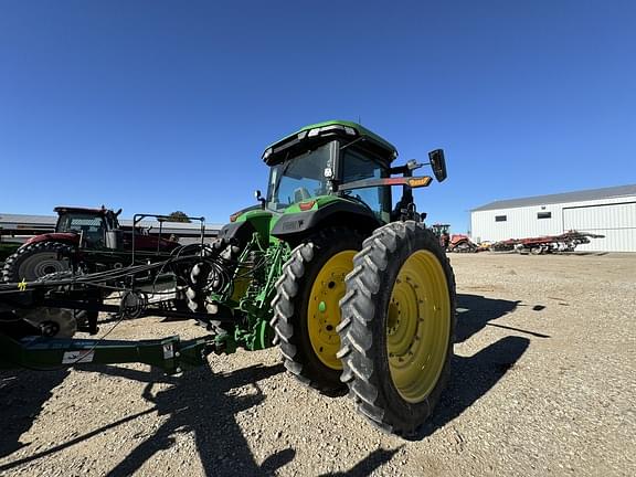 Image of John Deere 8R 230 equipment image 4