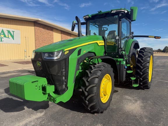 Image of John Deere 8R 230 equipment image 1