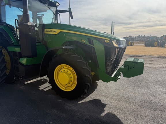 Image of John Deere 8R 230 equipment image 4
