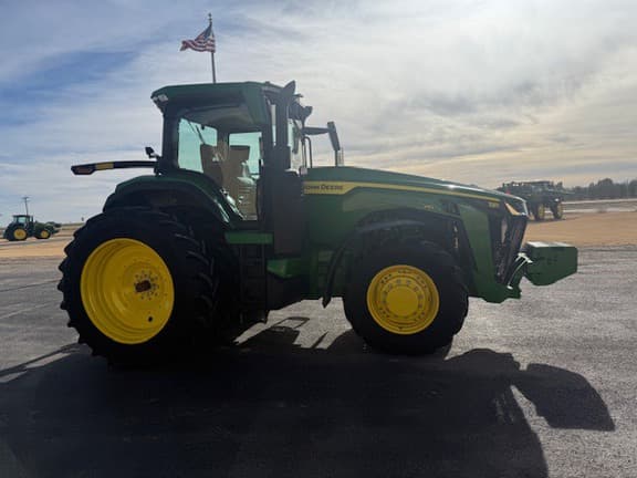 Image of John Deere 8R 230 equipment image 3
