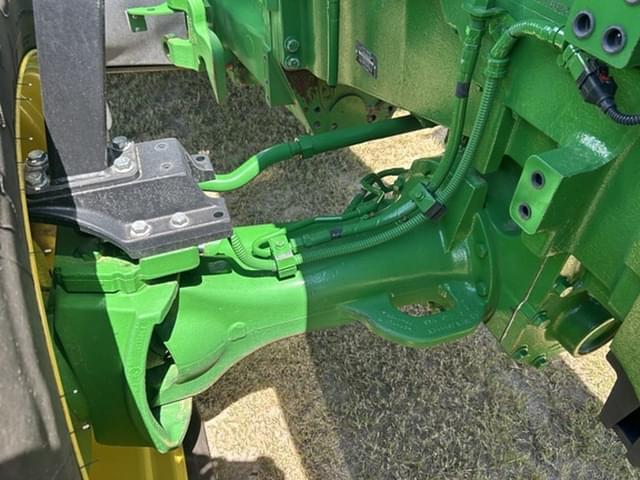 Image of John Deere 8R 230 equipment image 2