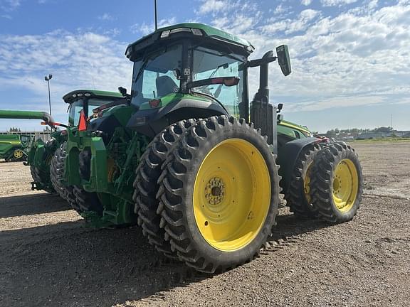 Image of John Deere 8R 230 equipment image 2