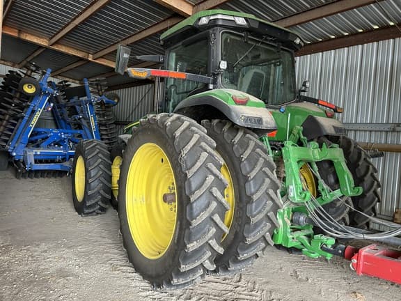 Image of John Deere 8R 230 equipment image 2