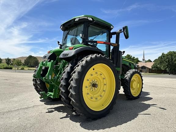 Image of John Deere 8R 230 equipment image 4