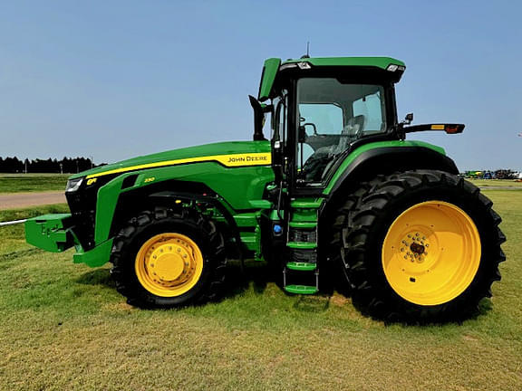 Image of John Deere 8R 230 equipment image 1