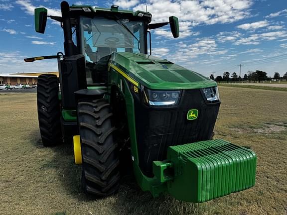 Image of John Deere 8R 230 equipment image 4