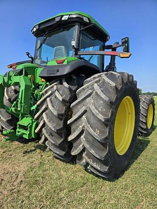 Image of John Deere 8R 230 equipment image 3