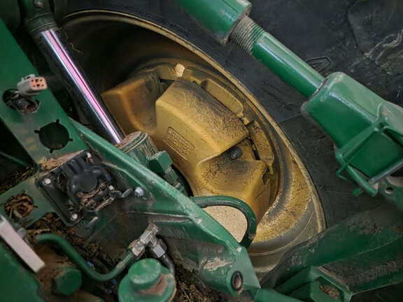 Image of John Deere 8R 230 equipment image 1