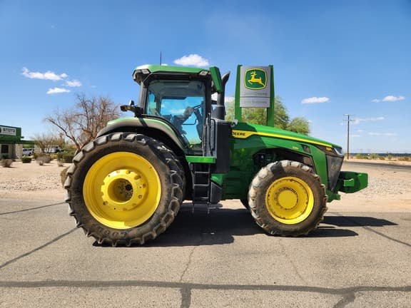 Image of John Deere 8R 230 equipment image 4