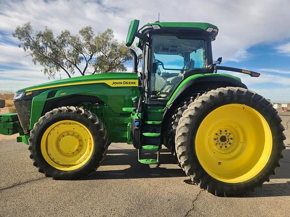 Image of John Deere 8R 230 equipment image 1