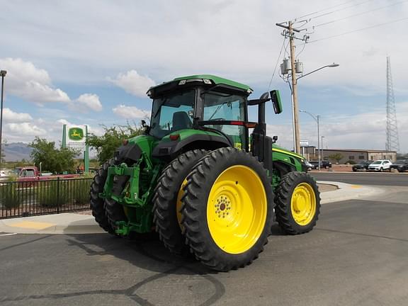 Image of John Deere 8R 230 equipment image 4