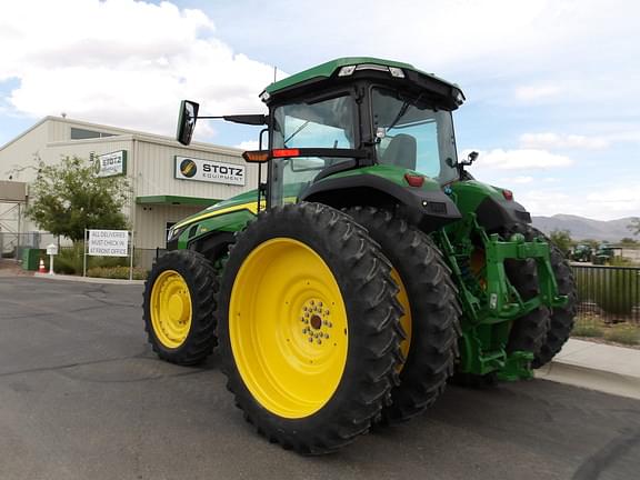 Image of John Deere 8R 230 equipment image 2