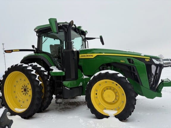 2022 John Deere 8R 250 Equipment Image0