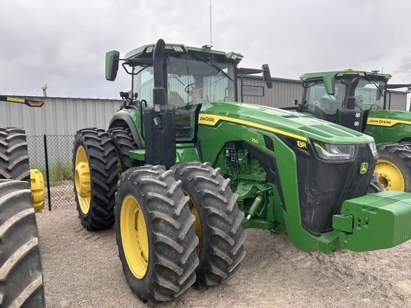2022 John Deere 8R 250 Equipment Image0