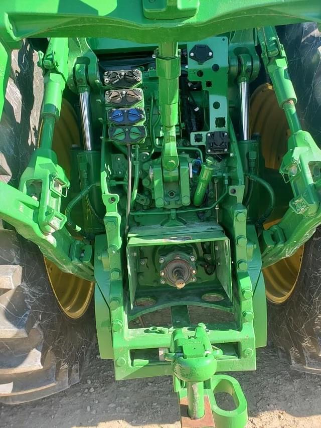 Image of John Deere 8R 250 equipment image 2