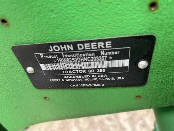Image of John Deere 8R 250 equipment image 2
