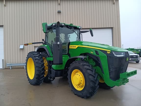 Image of John Deere 8R 250 equipment image 1