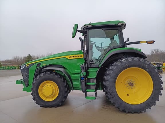 Image of John Deere 8R 250 equipment image 2