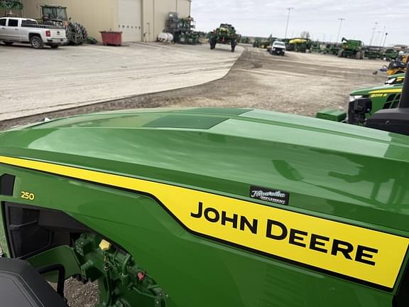 Image of John Deere 8R 250 equipment image 1