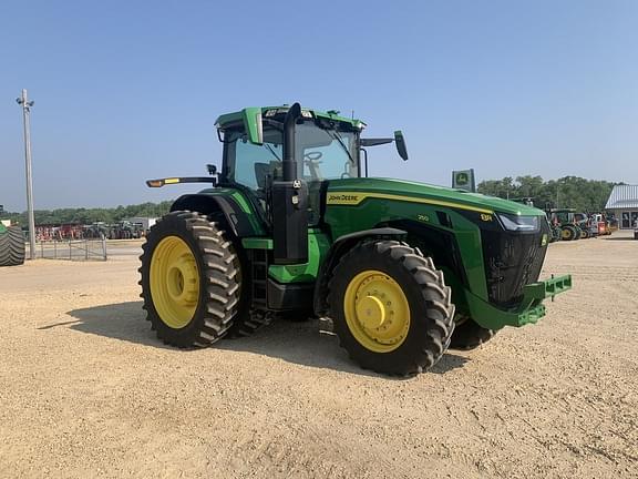 Image of John Deere 8R 250 equipment image 4