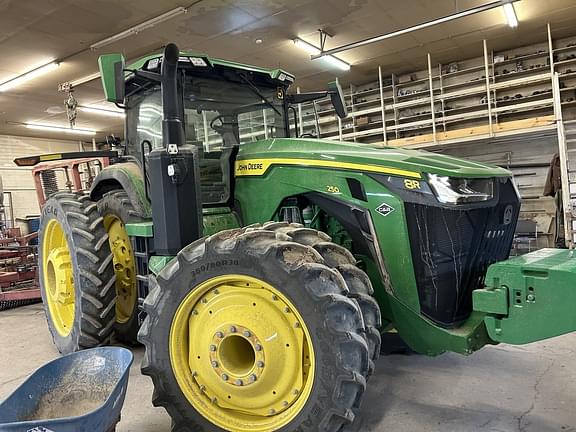 Image of John Deere 8R 250 Primary image