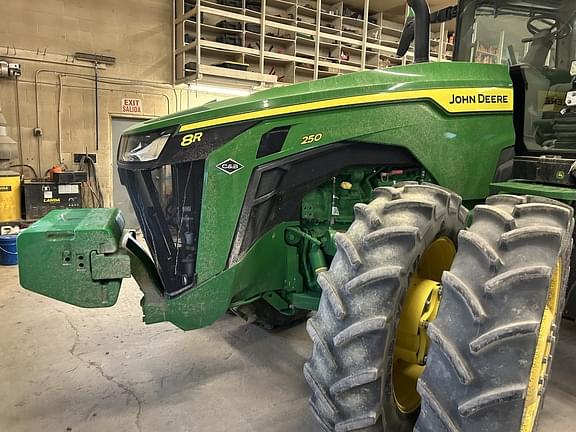 Image of John Deere 8R 250 equipment image 3