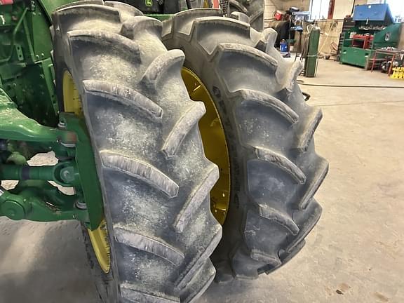 Image of John Deere 8R 250 equipment image 2