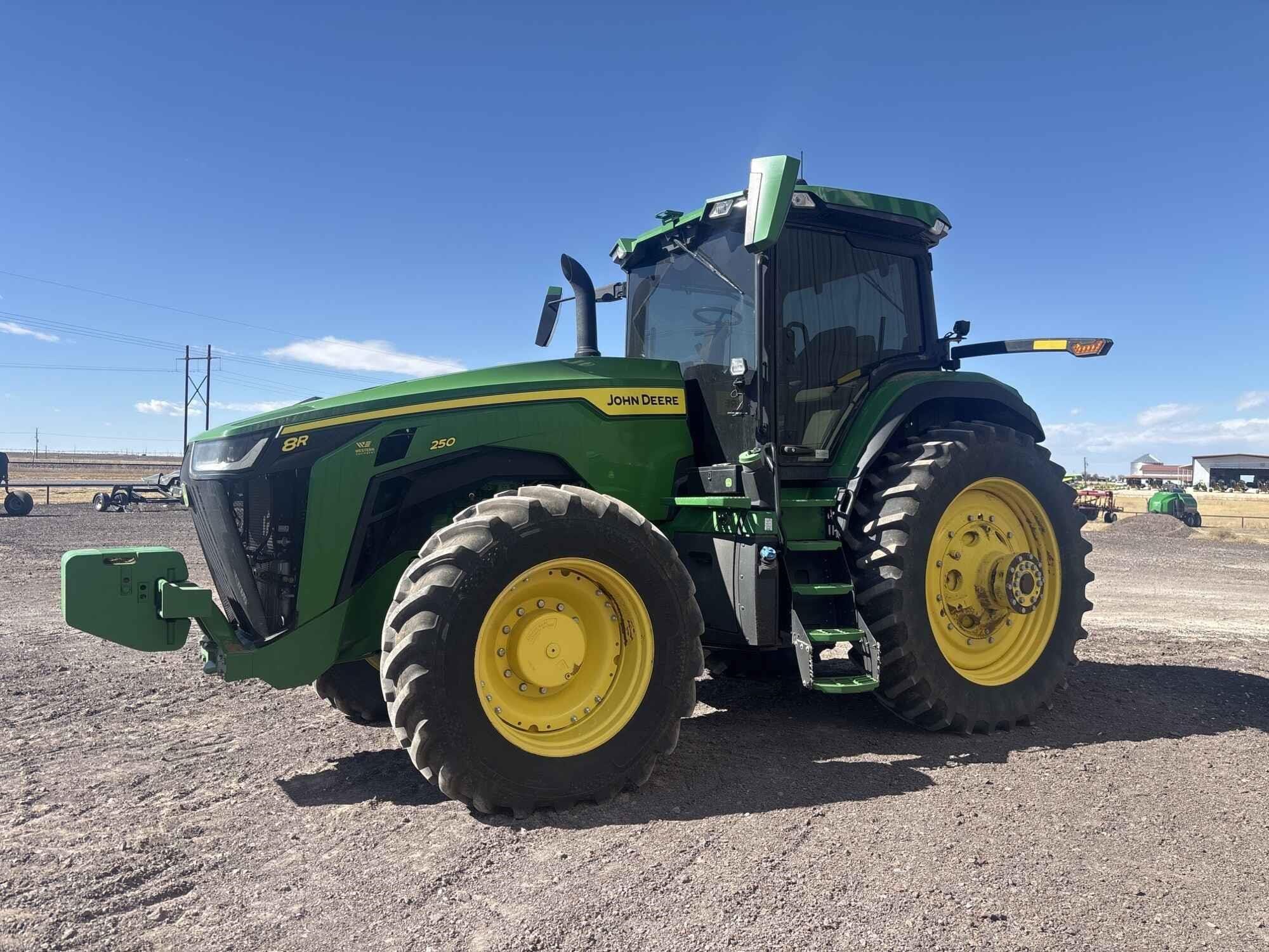 2022 John Deere 8R 250 Equipment Image0